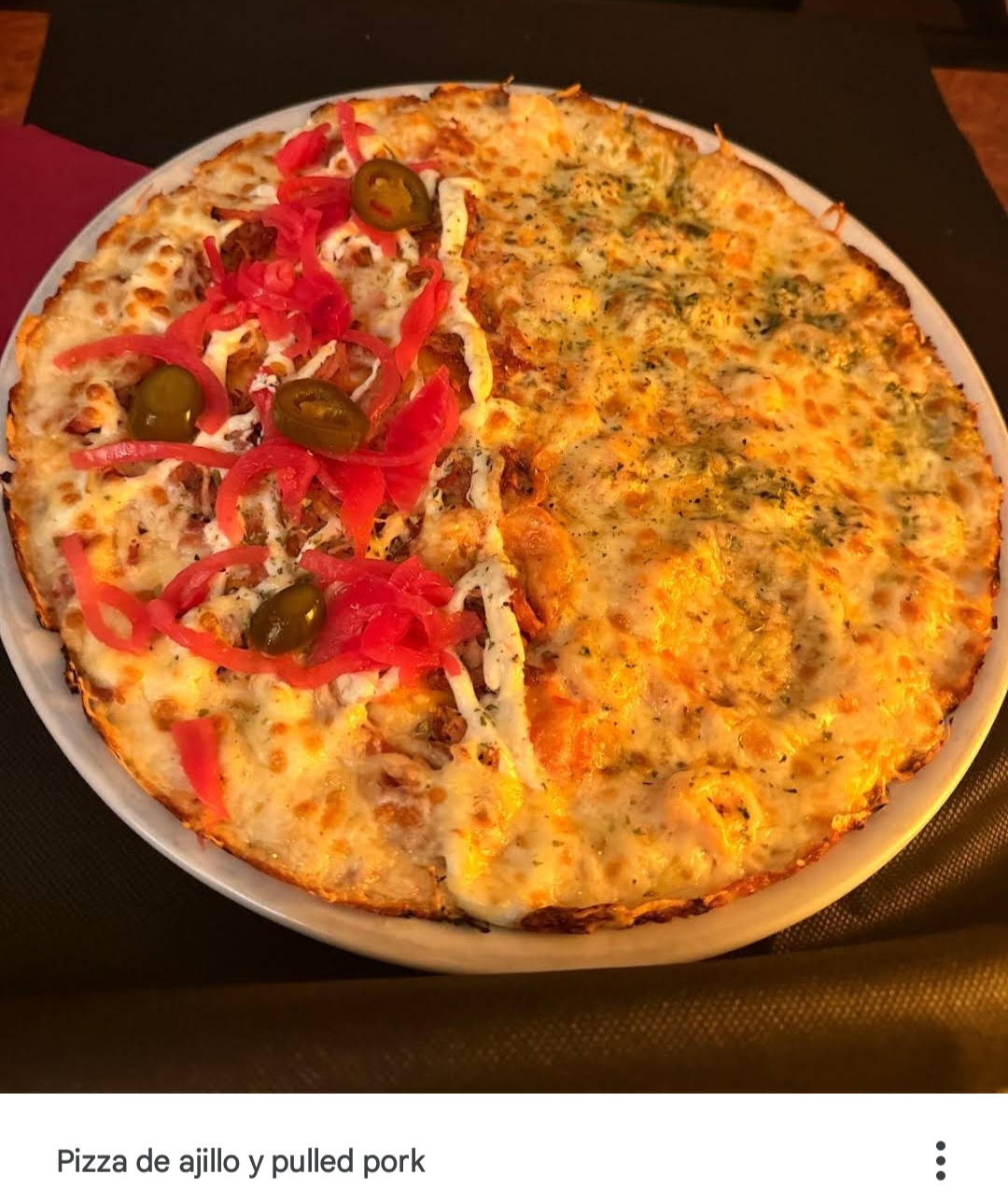 Pizza de ajillo y pulled pork