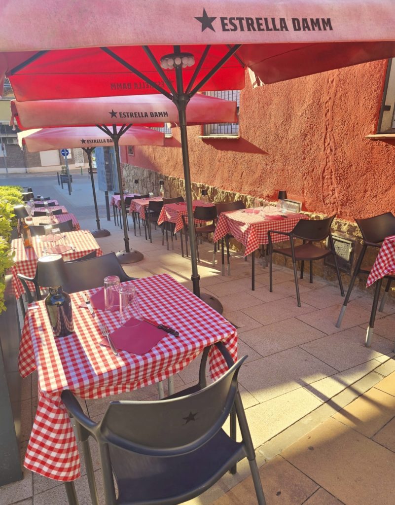 Mesas de restaurante al aire libre